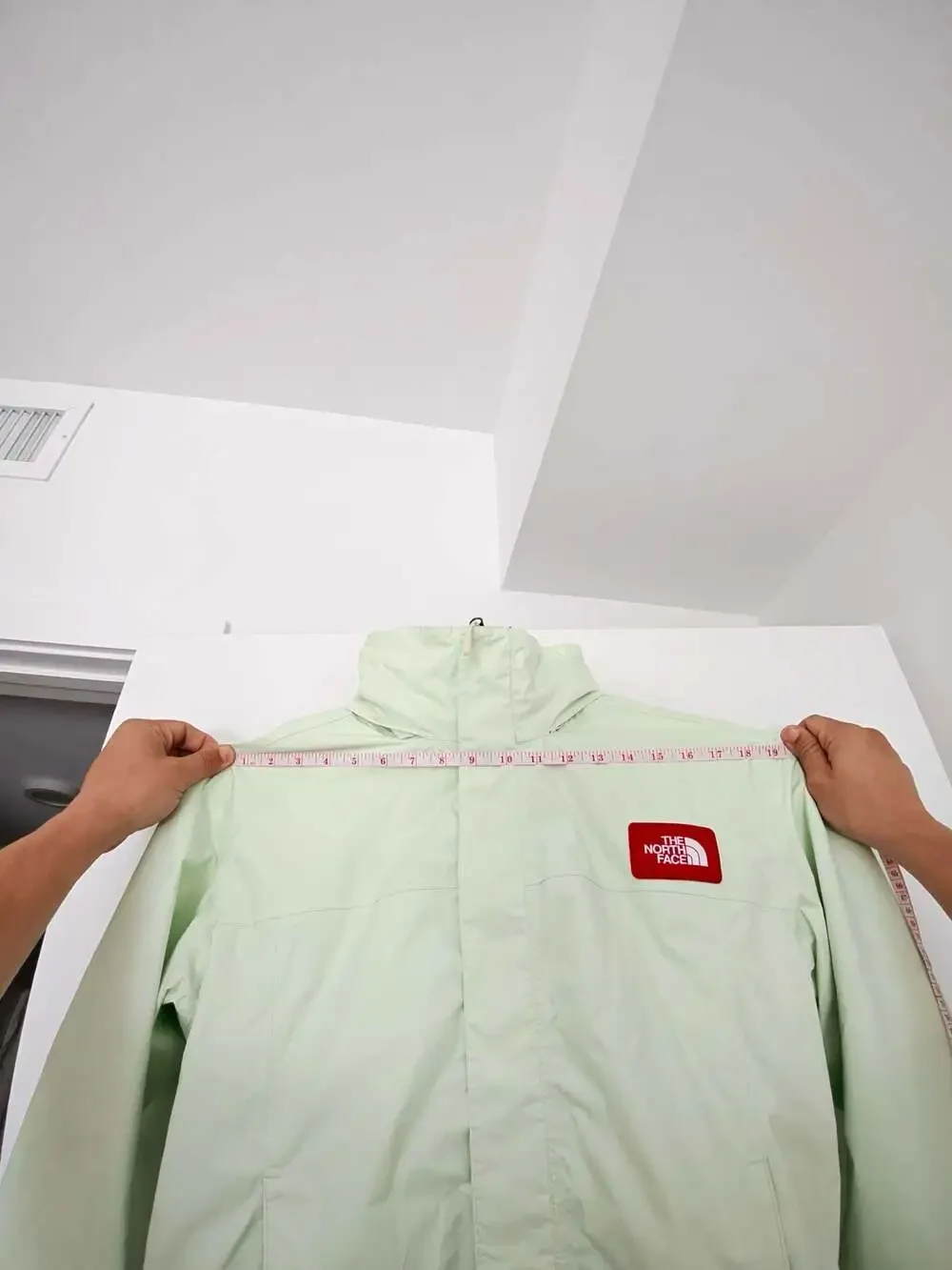 The North Face Men's Size S/P Light Green Hooded Windbreaker Jacket